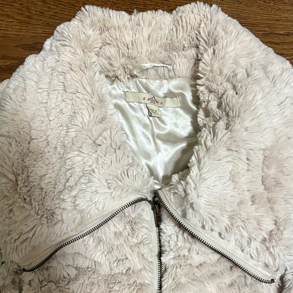 Cream Faux Fur Vest - Picture 2 of 4